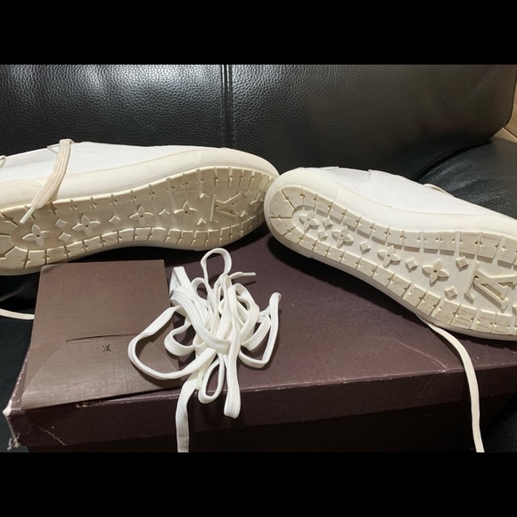 LV Sneakers in very good condition. - Picture 2 of 8
